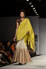 Model walk the ramp for Anand Kabra Show at Wills Lifestyle India Fashion Week 2012 day 1 on 6th Oct 2012 (117).JPG